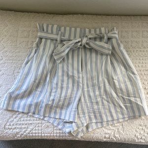 Ann Taylor Loft Petites striped shorts with pockets and zip front. Size XSP